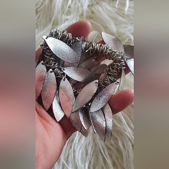 Women Stylish Creative Bracelet Charm Leaf Tassels. 🌴 - Picture 4 of 6